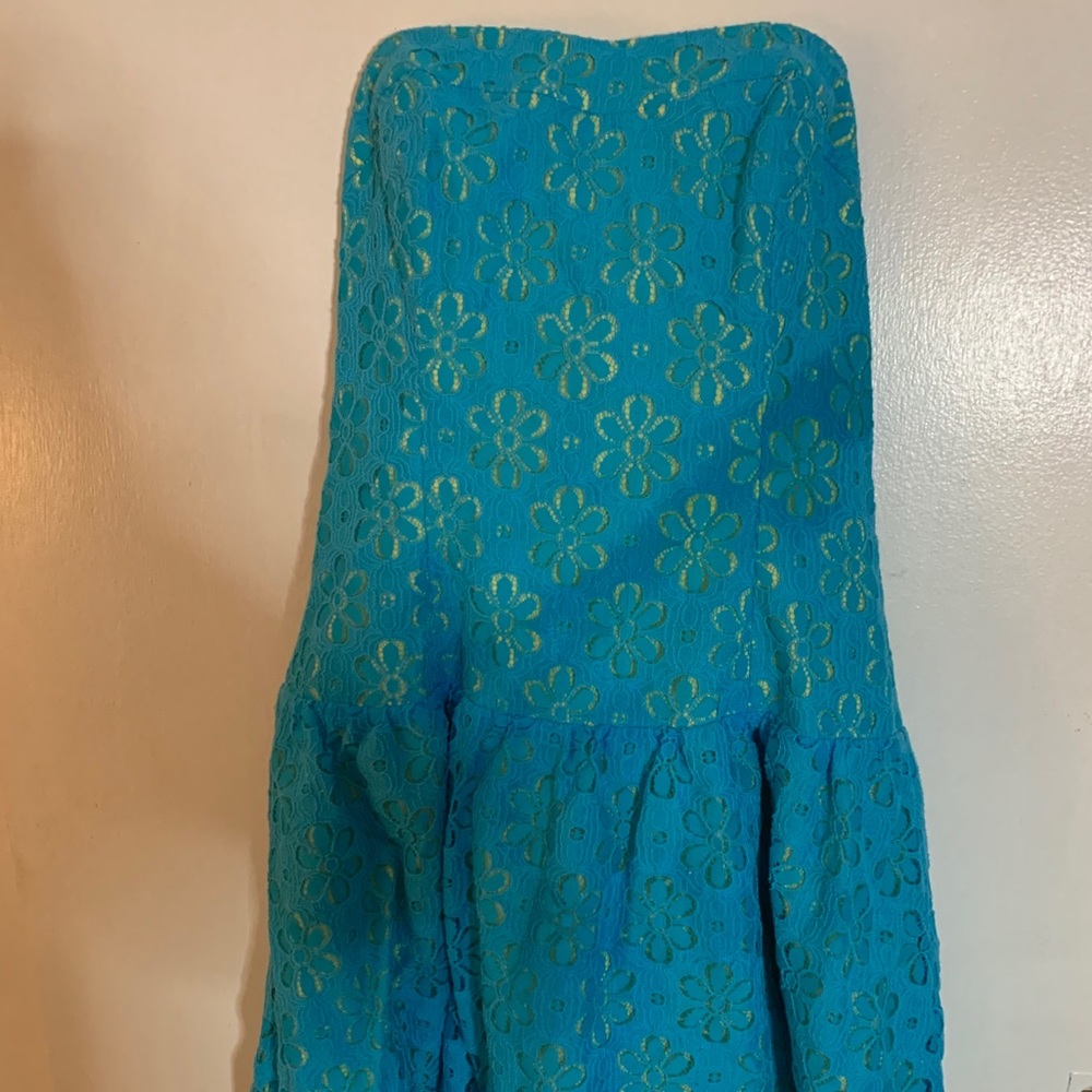 Women’s strapless dress